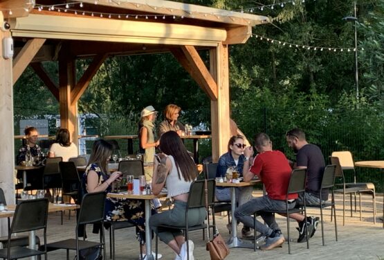 Il y a du monde en terrasse
